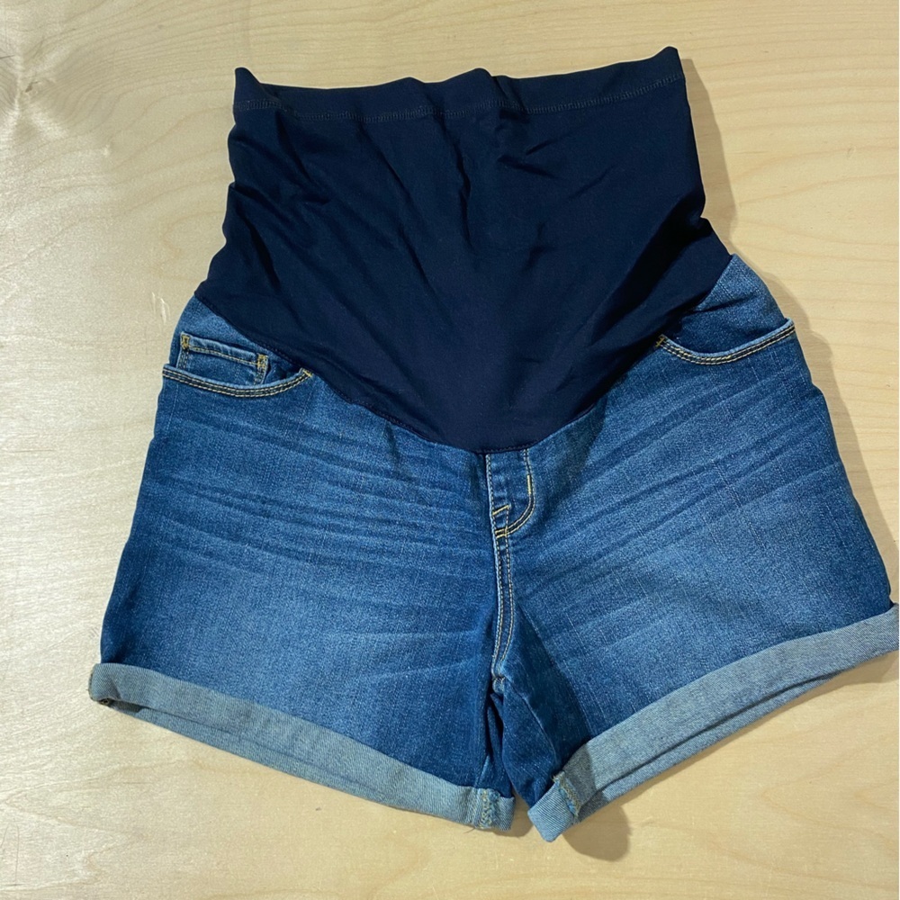 Liz Lange High-Waisted Denim Maternity Shorts XS (MM)
